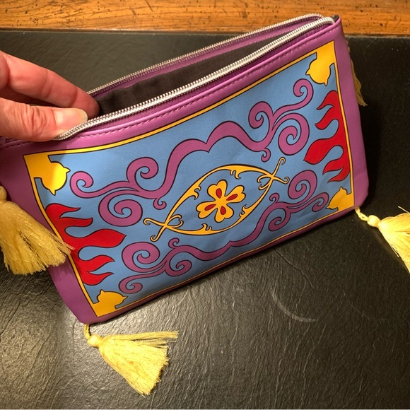 Disney’s Aladdin NWT Magic Carpet Pouch - Picture 3 of 3